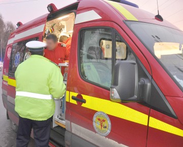 Octogenară, lovită de o maşină în faţa Spitalului de Infecţioase